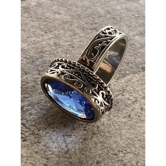 Silver Plated Ring Blue Glass Faceted Stone Size 8.5 - Picture 11 of 12
